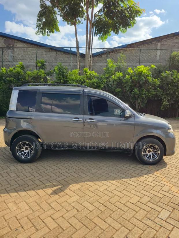 Toyota Sienta 2012 Gray