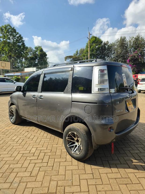 Toyota Sienta 2012 Gray
