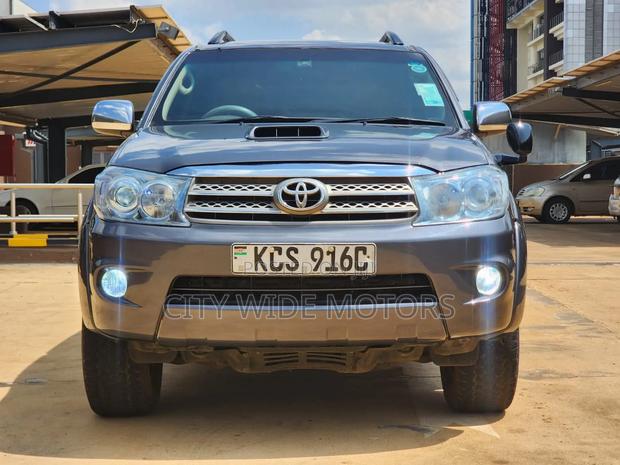 Toyota Fortuner 2011 Gray
