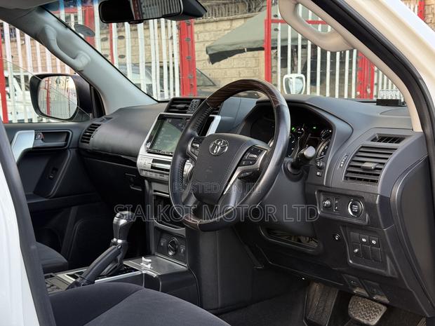 Toyota Land Cruiser Prado 2.7 2019 White