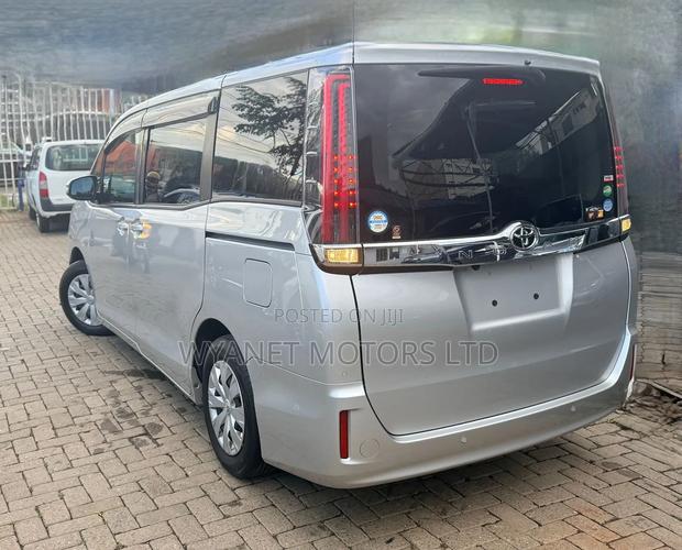 Toyota Noah 2019 Silver
