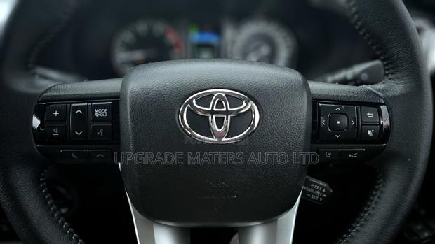 Toyota Hilux 2021 Green