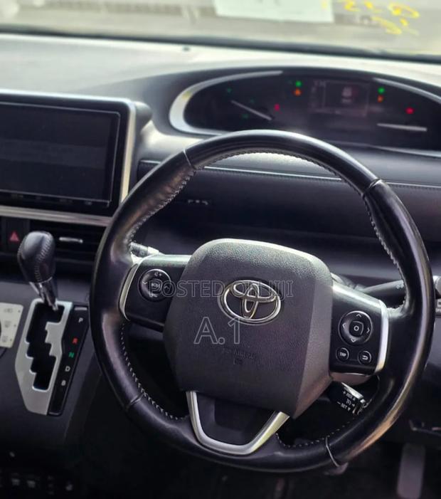 Toyota Sienta 1.5 Hybrid FWD (6-seater) 2020 Matt Black