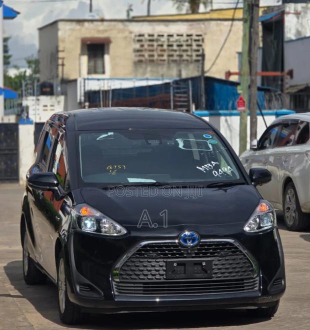 Toyota Sienta 1.5 Hybrid FWD (6-seater) 2020 Matt Black