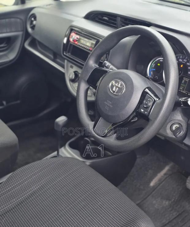 Toyota Vitz 1.5 FWD Hybrid 5dr 2019 Silver