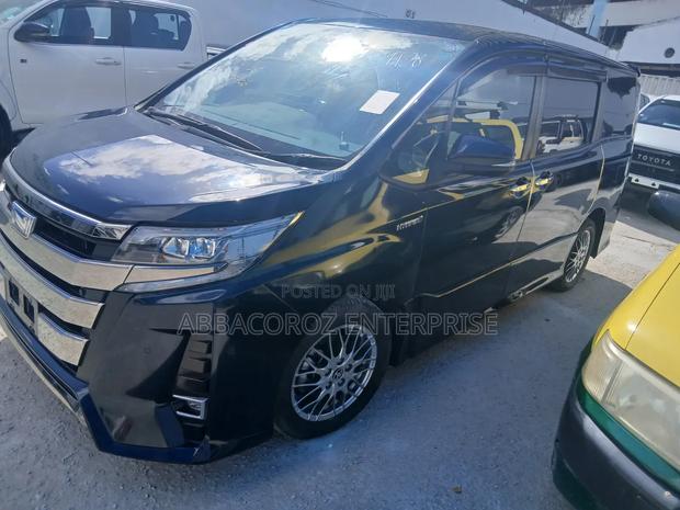 Toyota Noah 1.8 FWD Hybrid (7 seater) 2019