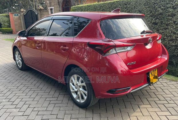 Toyota Auris 2017 Red