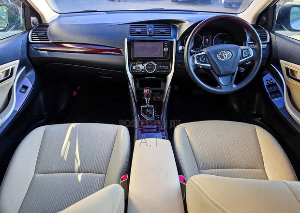 Toyota Premio 2.0 FWD 2019 Silver