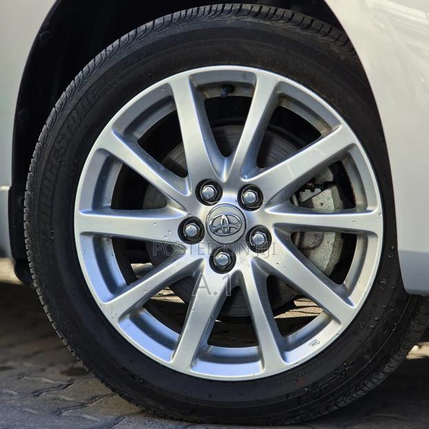 Toyota Premio 2.0 FWD 2019 Silver