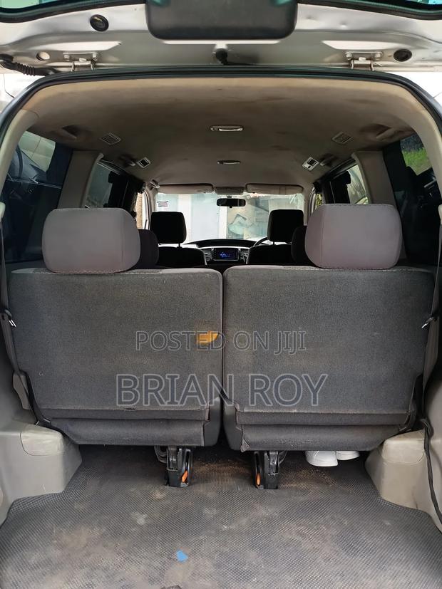 Toyota Voxy 2004 Silver