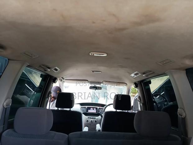Toyota Voxy 2004 Silver