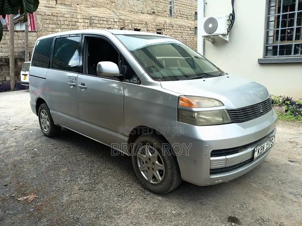 Toyota Voxy 2004 Silver