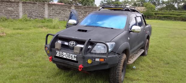 Toyota Hilux 2004 Black