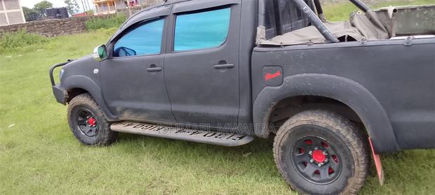 Toyota Hilux 2004 Black