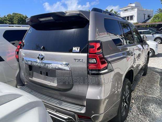 Toyota Land Cruiser Prado 2.8 2022 Brown
