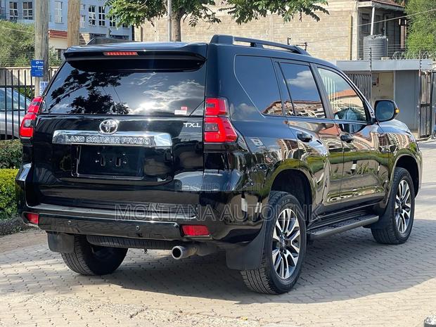 Toyota Land Cruiser Prado 2.7 2022 Black