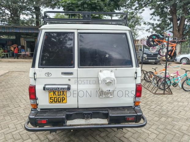 Toyota Land Cruiser 2011 White