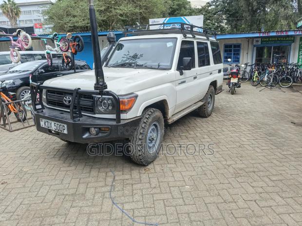 Toyota Land Cruiser 2011 White