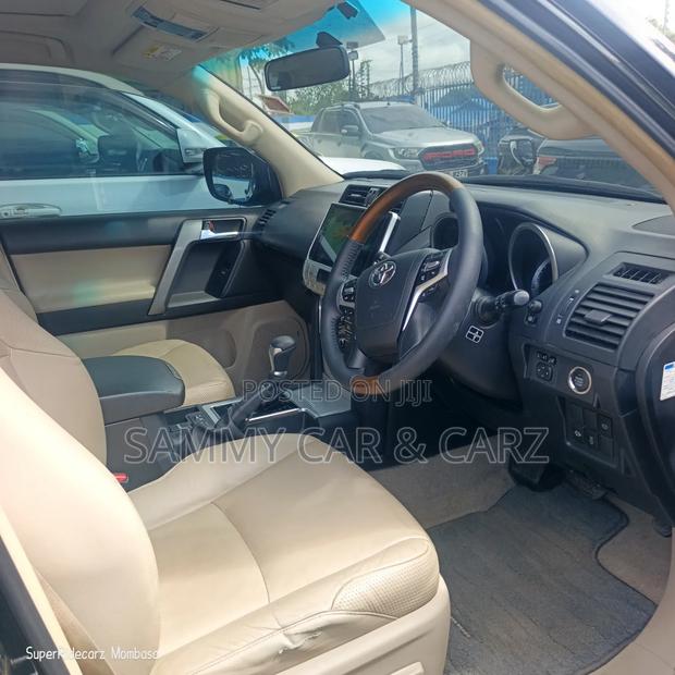 Toyota Land Cruiser Prado 2.8 2022 Black