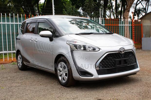 Toyota Sienta 1.5 FWD 2019 Silver
