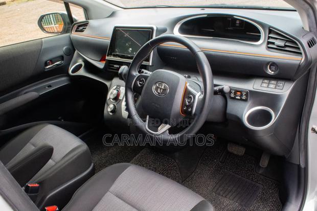 Toyota Sienta 1.5 FWD 2019 Silver