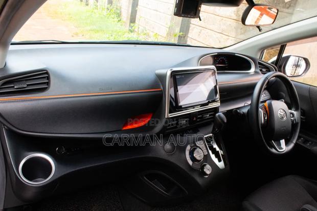 Toyota Sienta 1.5 FWD 2019 Silver