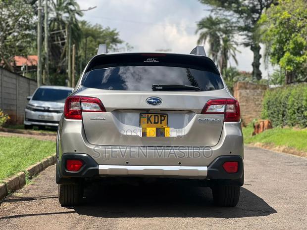 Subaru Outback 2.5i AWD 2016 Gold