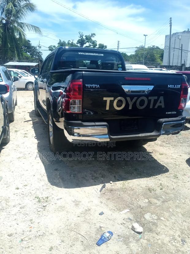 Toyota Hilux 2020 Black