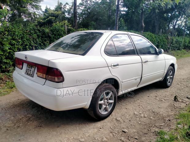 Nissan Sunny 2006 White