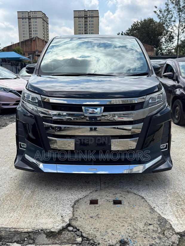 Toyota Noah 1.8 FWD Hybrid (7 seater) 2019 Black