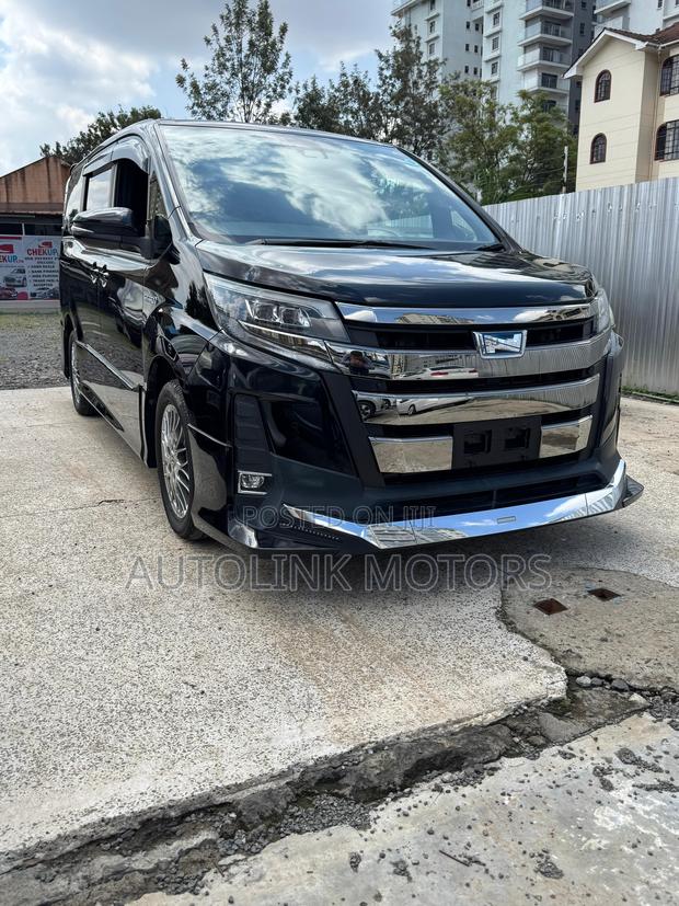Toyota Noah 1.8 FWD Hybrid (7 seater) 2019 Black