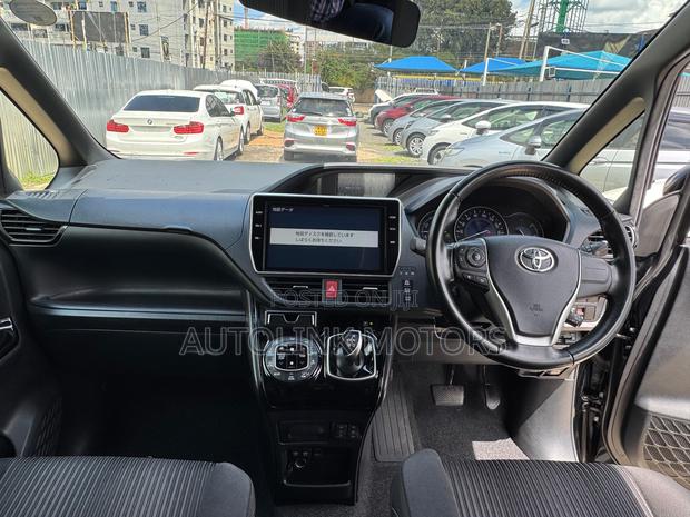 Toyota Noah 1.8 FWD Hybrid (7 seater) 2019 Black