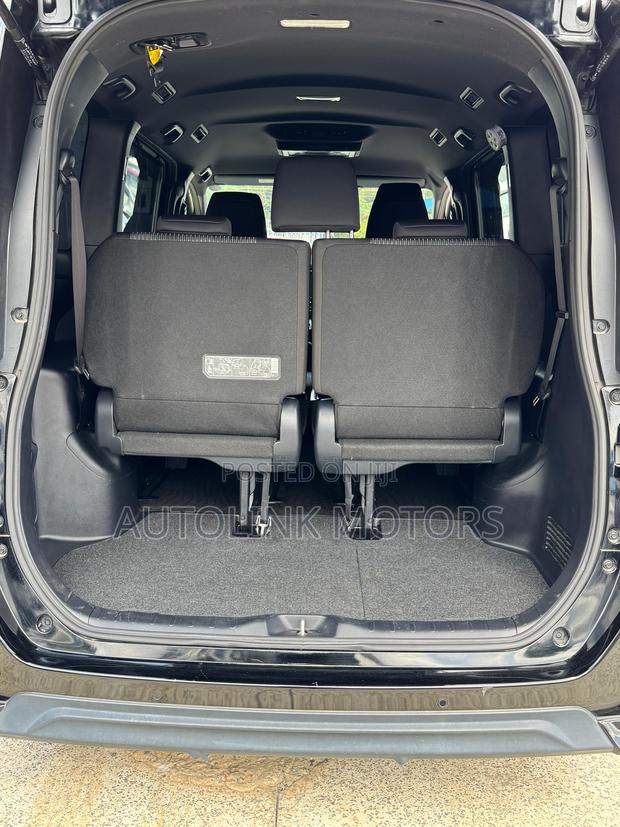Toyota Noah 1.8 FWD Hybrid (7 seater) 2019 Black