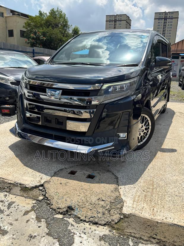 Toyota Noah 1.8 FWD Hybrid (7 seater) 2019 Black