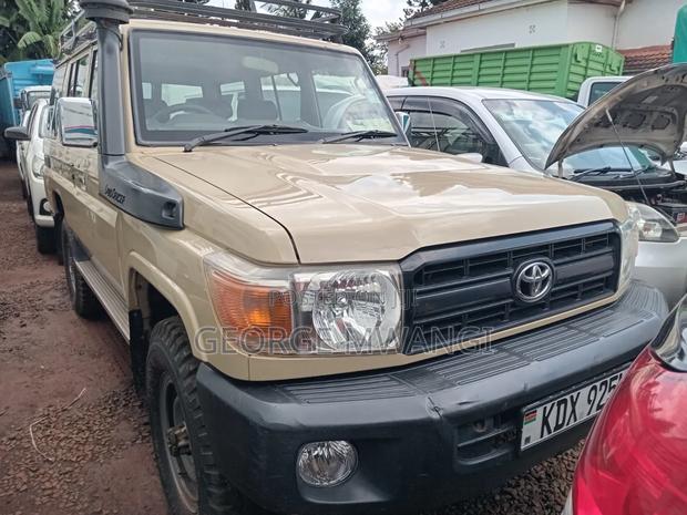 Toyota Land Cruiser 2010 Beige