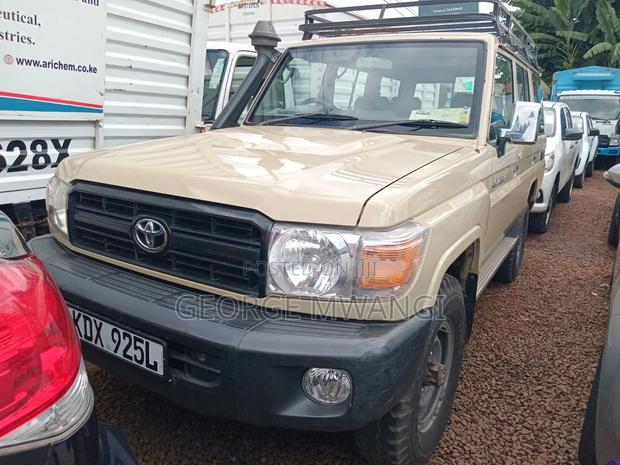 Toyota Land Cruiser 2010 Beige