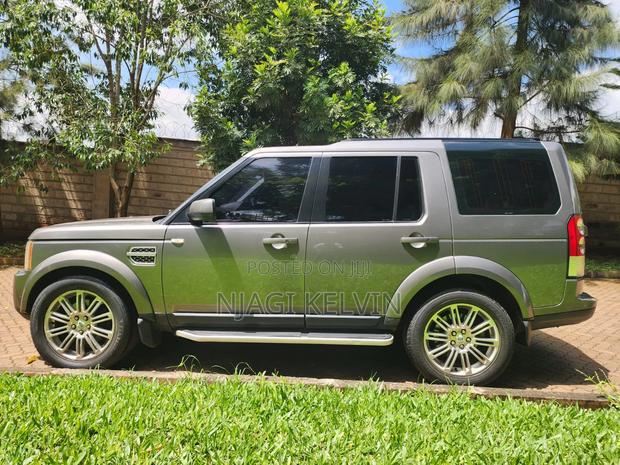 Land Rover Discovery 2010 Gray