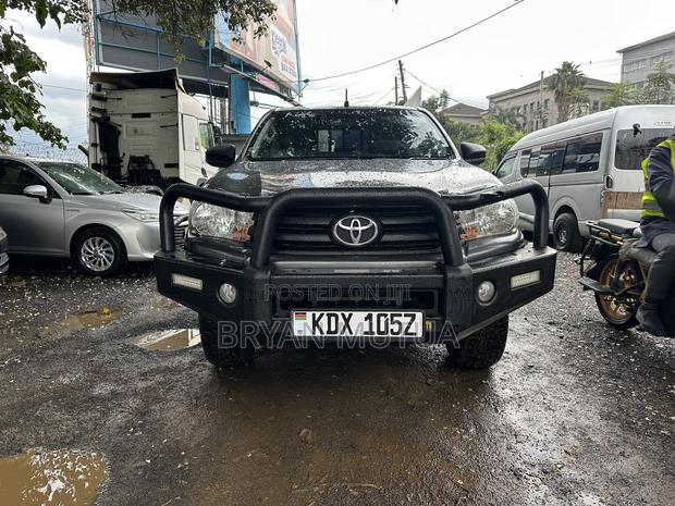 Toyota Hilux 2021 Gray