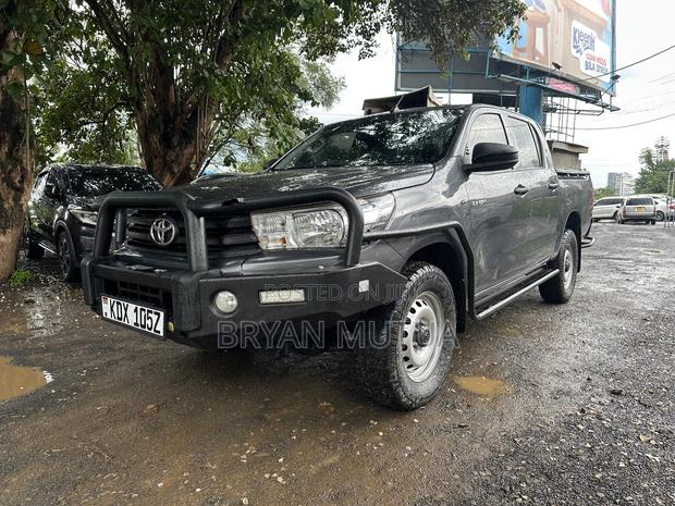 Toyota Hilux 2021 Gray
