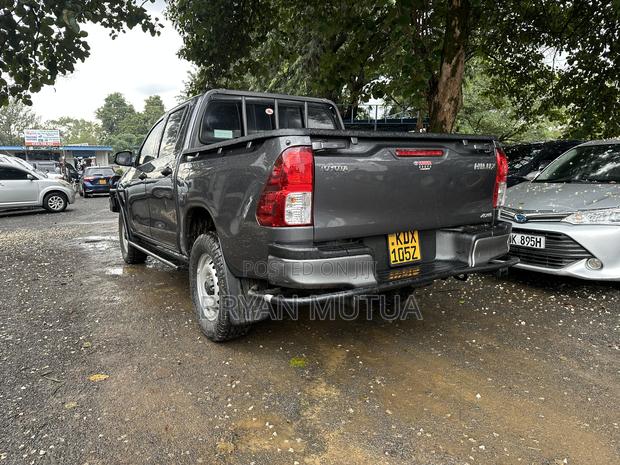 Toyota Hilux 2021 Gray