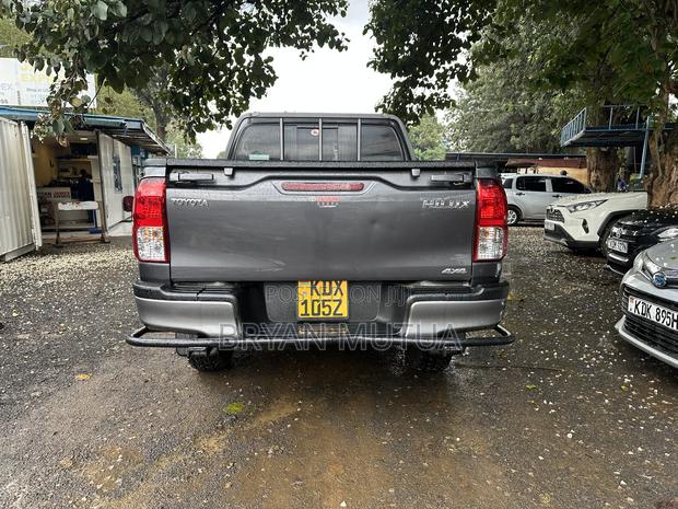 Toyota Hilux 2021 Gray