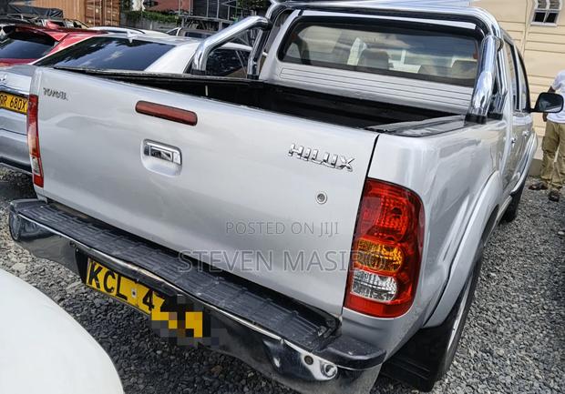 Toyota Hilux 2009 Silver