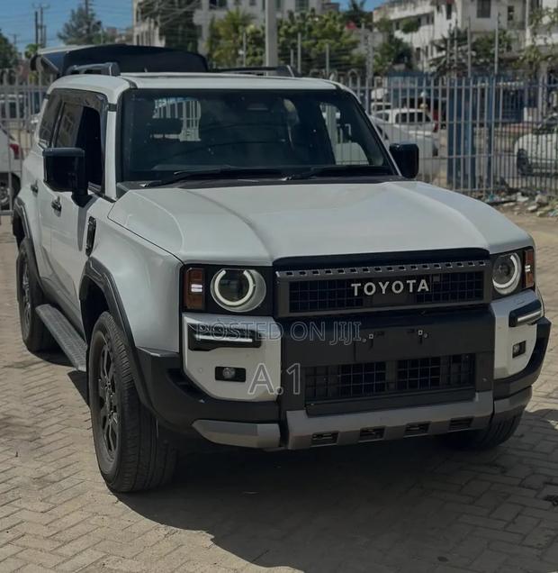 Toyota Land Cruiser Prado 2023 White