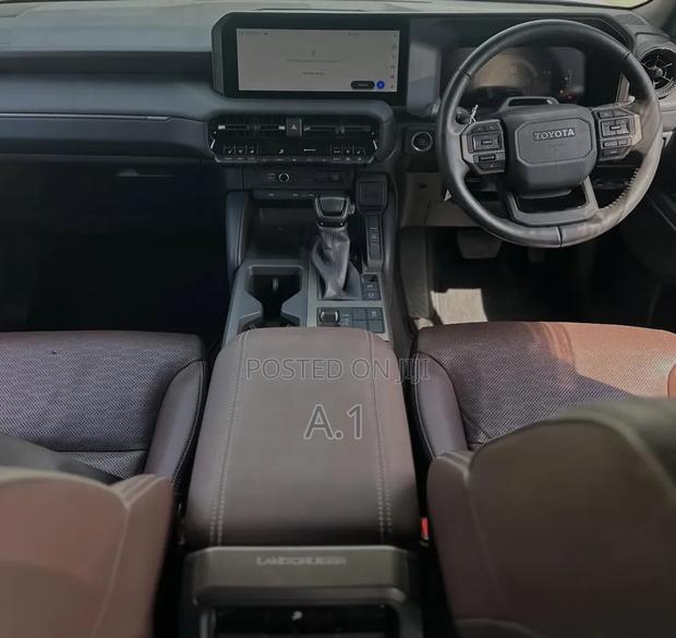 Toyota Land Cruiser Prado 2023 White