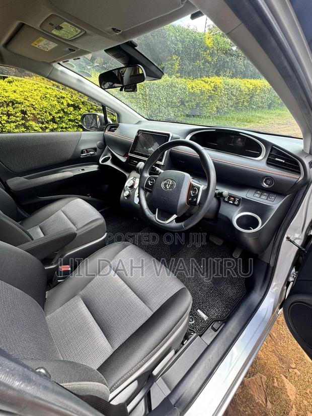 Toyota Sienta 2019 Silver
