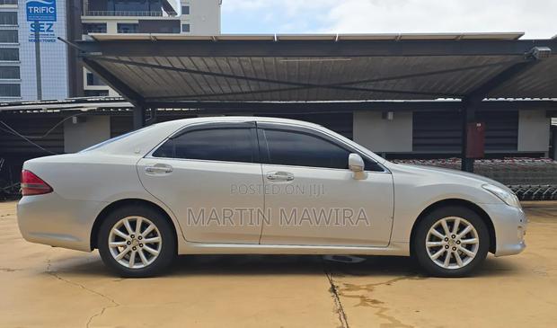 Toyota Crown 2008 Silver
