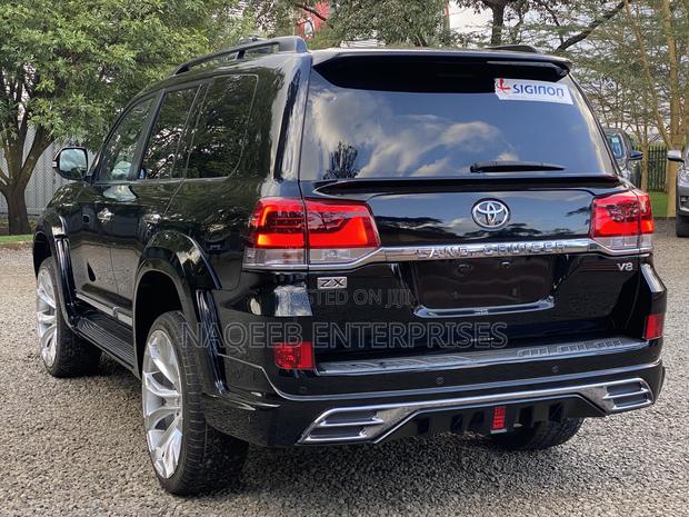 Toyota Land Cruiser 4.6 V8 ZX 2019 Black