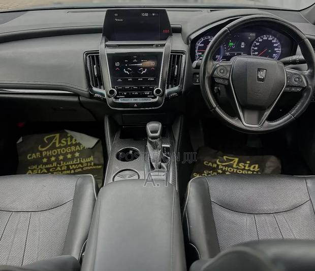 Toyota Crown 2019 Black