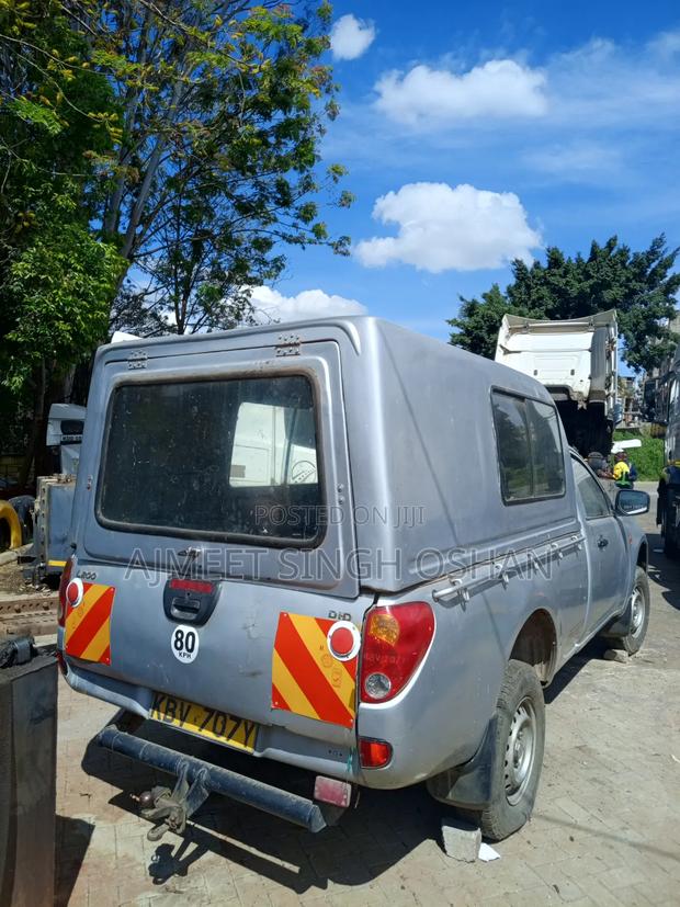 Mitsubishi L200 2015 Gray