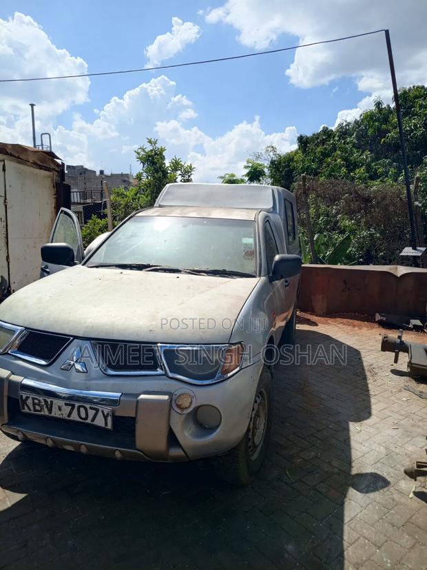 Mitsubishi L200 2015 Gray